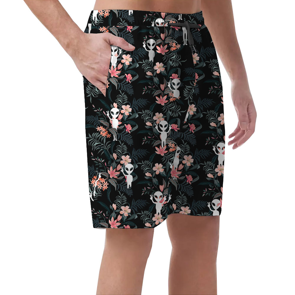 Cool Alien Saying Hi Men's Beach Shorts